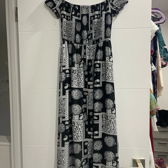 Summer dress off the shoulder worn couple of times in Great Condition - Picture 4 of 7